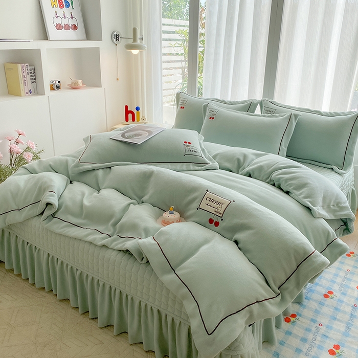 91家纺网 家纺一手货源 找家纺 美伦美焕 2025新款獭獭绒贴布绣床盖款四件套 薄荷绿