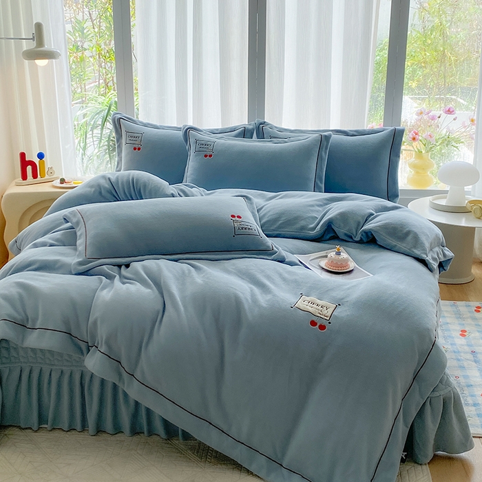 美伦美焕 2025新款獭獭绒贴布绣床盖款四件套 雾霾蓝