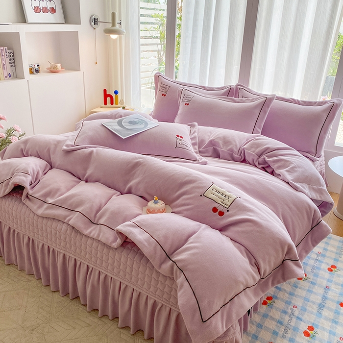 91家纺网 家纺一手货源 找家纺 美伦美焕 2025新款獭獭绒贴布绣床盖款四件套 香芋紫