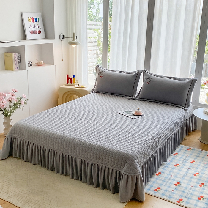 91家纺网 家纺一手货源 找家纺 美伦美焕 2025新款獭獭绒贴布绣床盖款四件套 高级灰