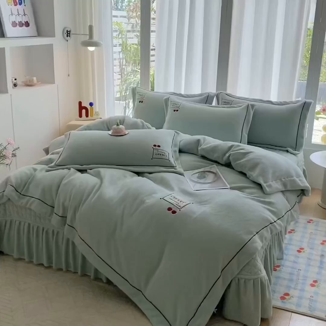 91家纺网 家纺一手货源 找家纺 美伦美焕 2025新款獭獭绒贴布绣床盖款四件套 薄荷绿