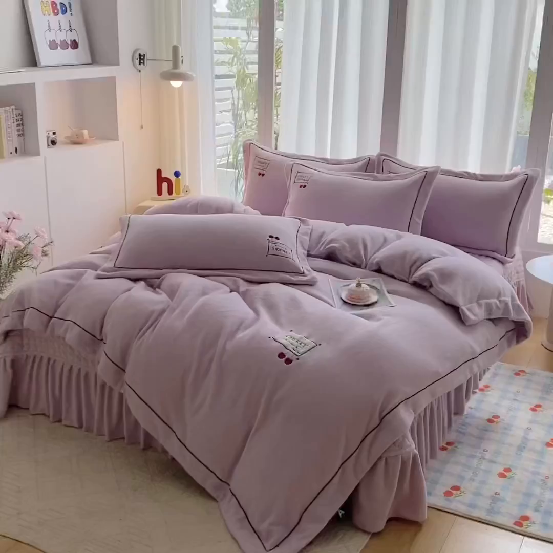91家纺网 家纺一手货源 找家纺 美伦美焕 2025新款獭獭绒贴布绣床盖款四件套 香芋紫
