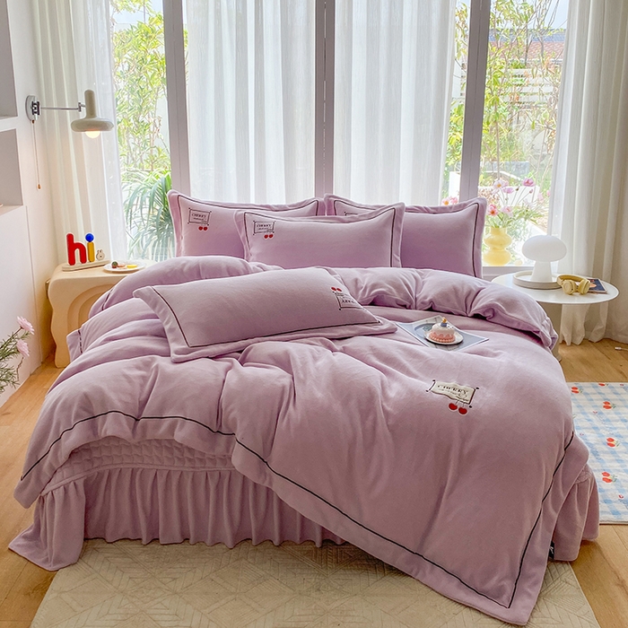 91家纺网 家纺一手货源 找家纺 美伦美焕 2025新款獭獭绒贴布绣床盖款四件套 香芋紫