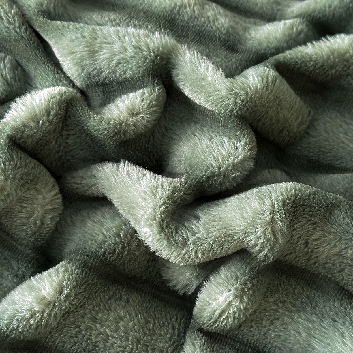 91家纺网 家纺一手货源 找家纺 居易简 2025新款美拉德抽条兔毛绒毛毯 墨绿