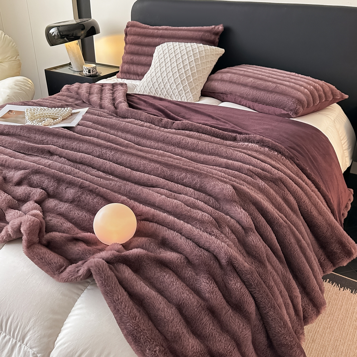 91家纺网 家纺一手货源 找家纺 居易简 2025新款美拉德抽条兔毛绒毛毯 紫色