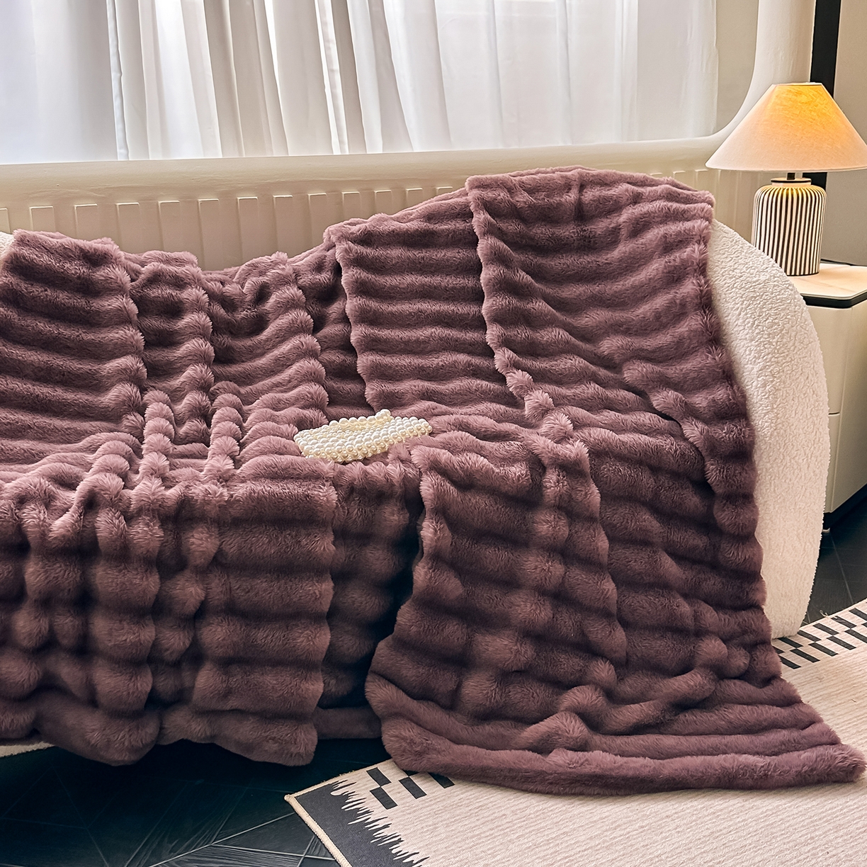 居易简 2025新款美拉德抽条兔毛绒毛毯 紫色