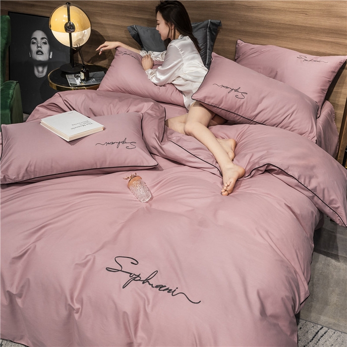 91家纺网 家纺一手货源 找家纺 小叮当家纺仓储工厂店 2025新款(热买家秀不断货)40s贡缎长绒棉纯棉字母款全棉四件套轻奢床上用品 豆沙色