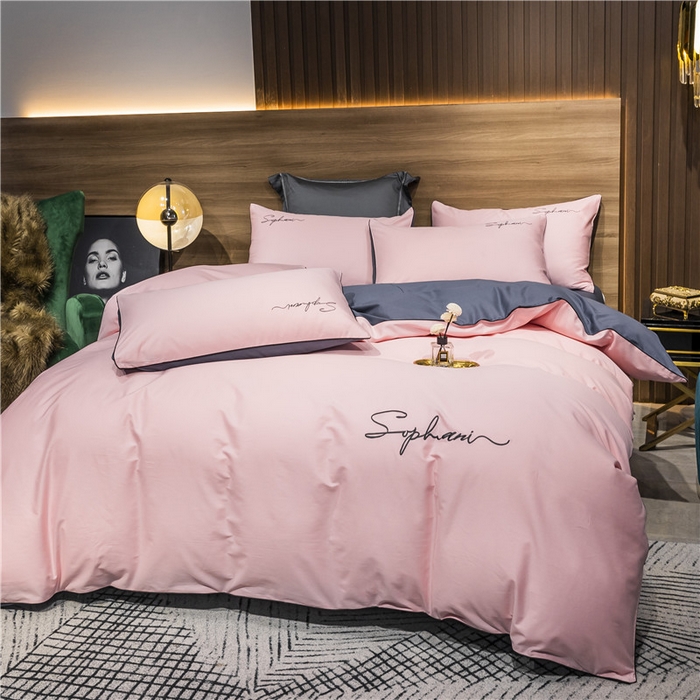 91家纺网 家纺一手货源 找家纺 小叮当家纺仓储工厂店 2025新款(热买家秀不断货)40s贡缎长绒棉纯棉字母款全棉四件套轻奢床上用品 粉玉配灰紫