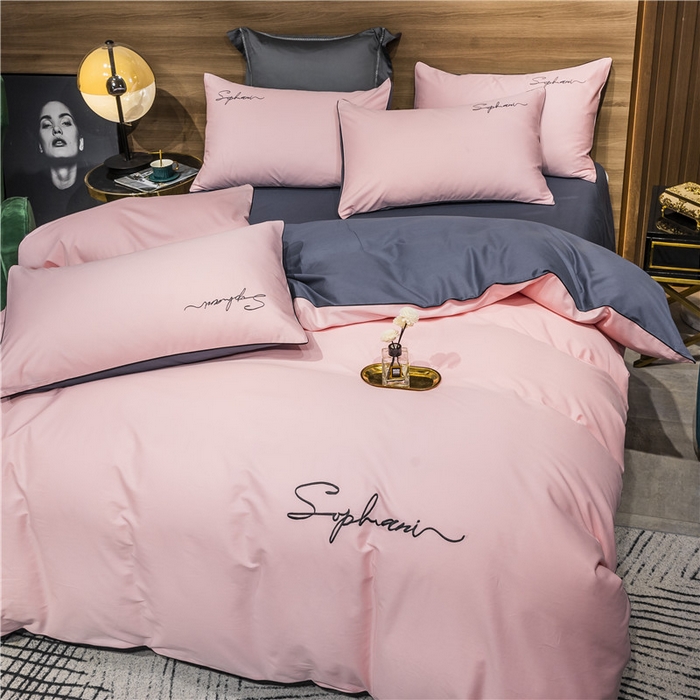 91家纺网 家纺一手货源 找家纺 小叮当家纺仓储工厂店 2025新款(热买家秀不断货)40s贡缎长绒棉纯棉字母款全棉四件套轻奢床上用品 粉玉配灰紫