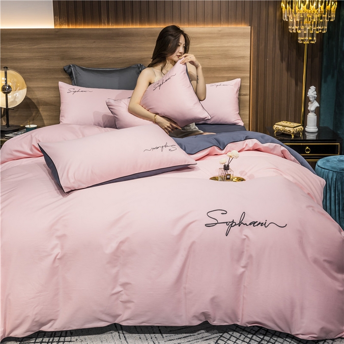 91家纺网 家纺一手货源 找家纺 小叮当家纺仓储工厂店 2025新款(热买家秀不断货)40s贡缎长绒棉纯棉字母款全棉四件套轻奢床上用品 粉玉配灰紫