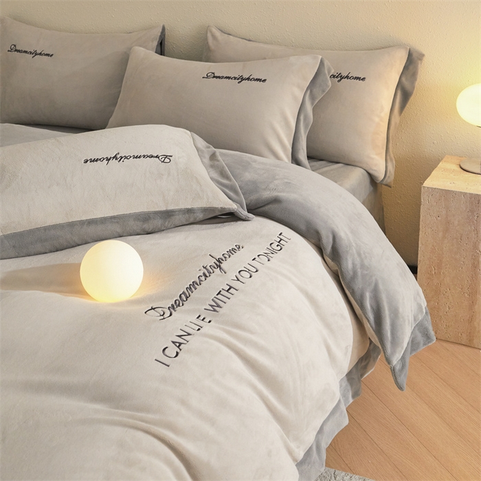 91家纺网 家纺一手货源 找家纺 （总）梦幻之城 2025新款牛奶绒刺绣四件套-安克斯绒A款