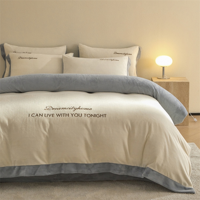 91家纺网 家纺一手货源 找家纺 梦幻之城 2025新款牛奶绒刺绣四件套-安克斯绒A款 安克斯绒-奶芋色+星辰灰