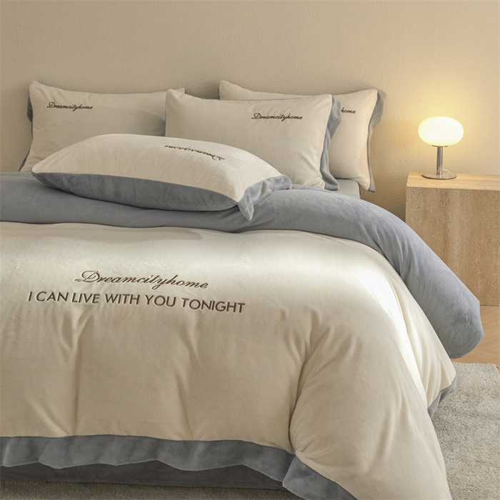 91家纺网 家纺一手货源 找家纺 梦幻之城 2025新款牛奶绒刺绣四件套-安克斯绒A款 安克斯绒-奶芋色+星辰灰