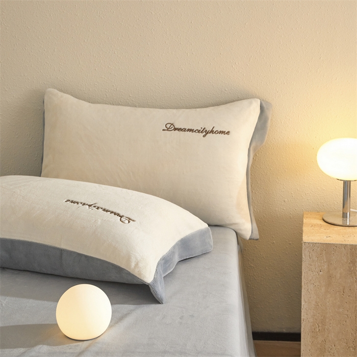 91家纺网 家纺一手货源 找家纺 梦幻之城 2025新款牛奶绒刺绣四件套-安克斯绒A款 安克斯绒-奶芋色+星辰灰