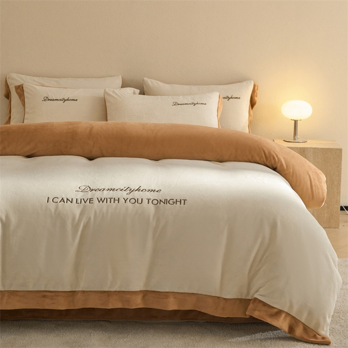 91家纺网 家纺一手货源 找家纺 梦幻之城 2025新款牛奶绒刺绣四件套-安克斯绒A款 安克斯绒-奶芋色+亚麻驼