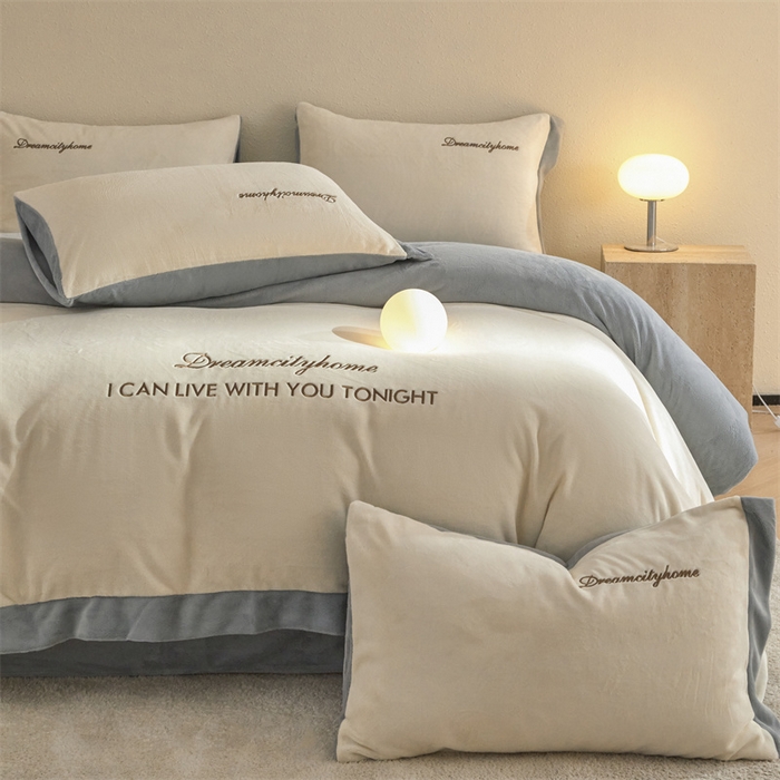 91家纺网 家纺一手货源 找家纺 梦幻之城 2025新款牛奶绒刺绣四件套-安克斯绒A款 安克斯绒-奶芋色+星辰灰