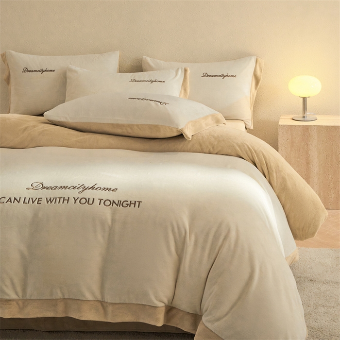 91家纺网 家纺一手货源 找家纺 梦幻之城 2025新款牛奶绒刺绣四件套-安克斯绒A款 安克斯绒-奶芋色+杏仁