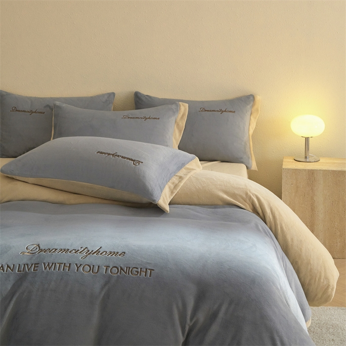 91家纺网 家纺一手货源 找家纺 梦幻之城 2025新款牛奶绒刺绣四件套-安克斯绒A款 安克斯绒-星辰灰+香槟色