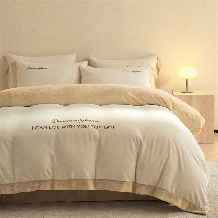 91家纺网 家纺一手货源 找家纺 梦幻之城 2025新款牛奶绒刺绣四件套-安克斯绒A款 安克斯绒-奶芋色+杏仁