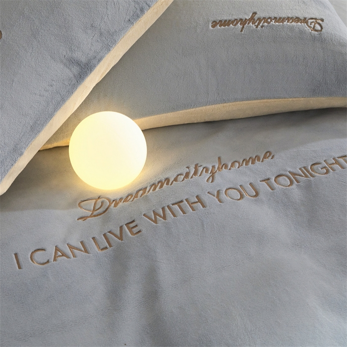 91家纺网 家纺一手货源 找家纺 梦幻之城 2025新款牛奶绒刺绣四件套-安克斯绒A款 安克斯绒-星辰灰+香槟色