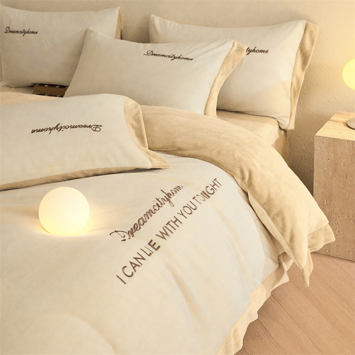 91家纺网 家纺一手货源 找家纺 梦幻之城 2025新款牛奶绒刺绣四件套-安克斯绒A款 安克斯绒-奶芋色+杏仁