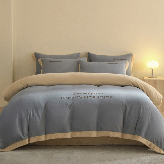 91家纺网 家纺一手货源 找家纺 梦幻之城 2025新款牛奶绒刺绣四件套-安克斯绒A款 安克斯绒-星辰灰+香槟色