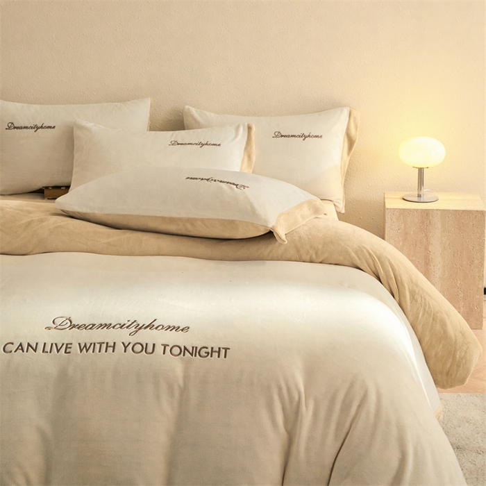 91家纺网 家纺一手货源 找家纺 梦幻之城 2025新款牛奶绒刺绣四件套-安克斯绒A款 安克斯绒-奶芋色+杏仁