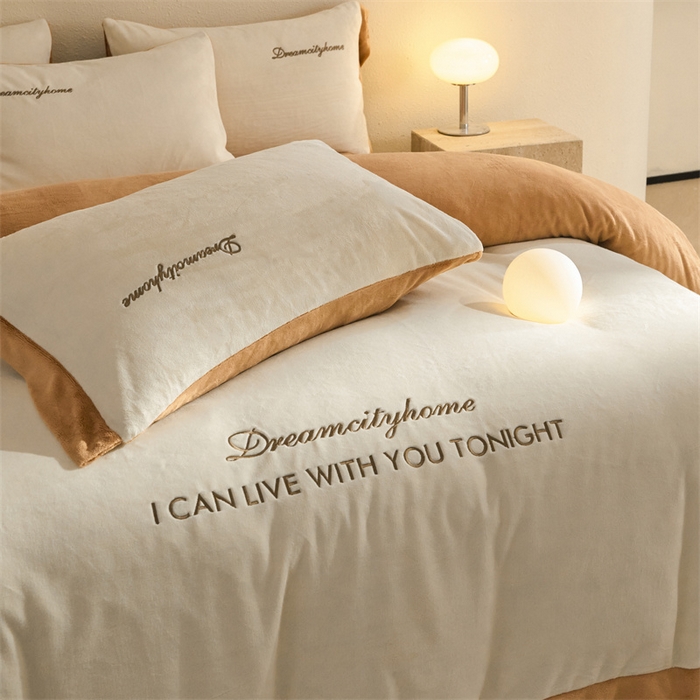 91家纺网 家纺一手货源 找家纺 梦幻之城 2025新款牛奶绒刺绣四件套-安克斯绒A款 安克斯绒-奶芋色+亚麻驼