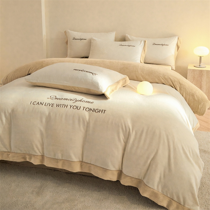 91家纺网 家纺一手货源 找家纺 梦幻之城 2025新款牛奶绒刺绣四件套-安克斯绒A款 安克斯绒-奶芋色+杏仁