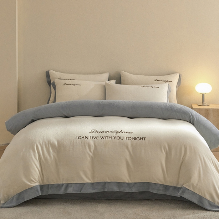 91家纺网 家纺一手货源 找家纺 梦幻之城 2025新款牛奶绒刺绣四件套-安克斯绒A款 安克斯绒-奶芋色+星辰灰