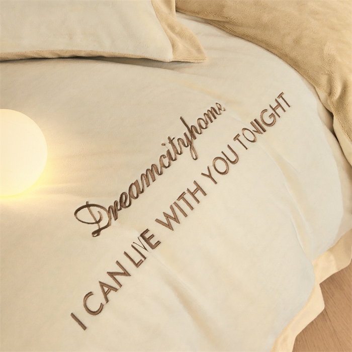 91家纺网 家纺一手货源 找家纺 梦幻之城 2025新款牛奶绒刺绣四件套-安克斯绒A款 安克斯绒-奶芋色+杏仁