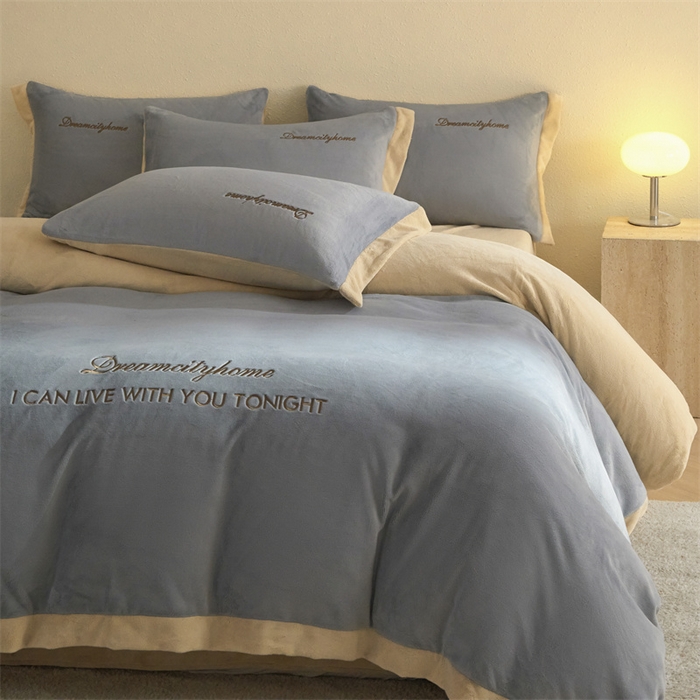 91家纺网 家纺一手货源 找家纺 梦幻之城 2025新款牛奶绒刺绣四件套-安克斯绒A款 安克斯绒-星辰灰+香槟色