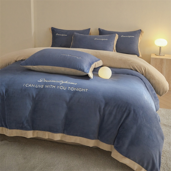 91家纺网 家纺一手货源 找家纺 梦幻之城 2025新款牛奶绒刺绣四件套-安克斯绒A款 安克斯绒-宾利蓝+香槟色