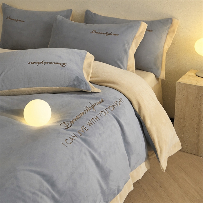 91家纺网 家纺一手货源 找家纺 梦幻之城 2025新款牛奶绒刺绣四件套-安克斯绒A款 安克斯绒-星辰灰+香槟色