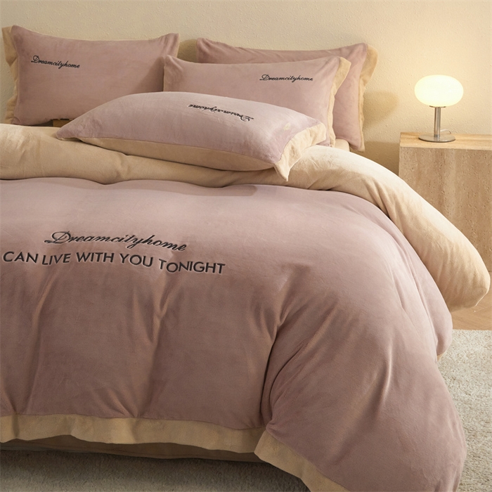 91家纺网 家纺一手货源 找家纺 梦幻之城 2025新款牛奶绒刺绣四件套-安克斯绒A款 安克斯绒-可可粉+香槟色