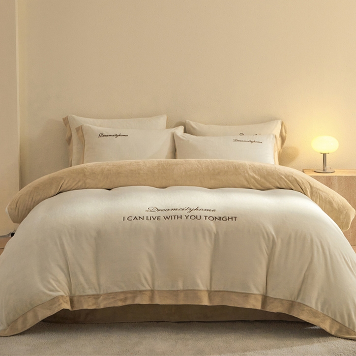 91家纺网 家纺一手货源 找家纺 梦幻之城 2025新款牛奶绒刺绣四件套-安克斯绒A款 安克斯绒-奶芋色+杏仁