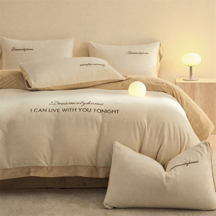 91家纺网 家纺一手货源 找家纺 梦幻之城 2025新款牛奶绒刺绣四件套-安克斯绒A款 安克斯绒-奶芋色+杏仁