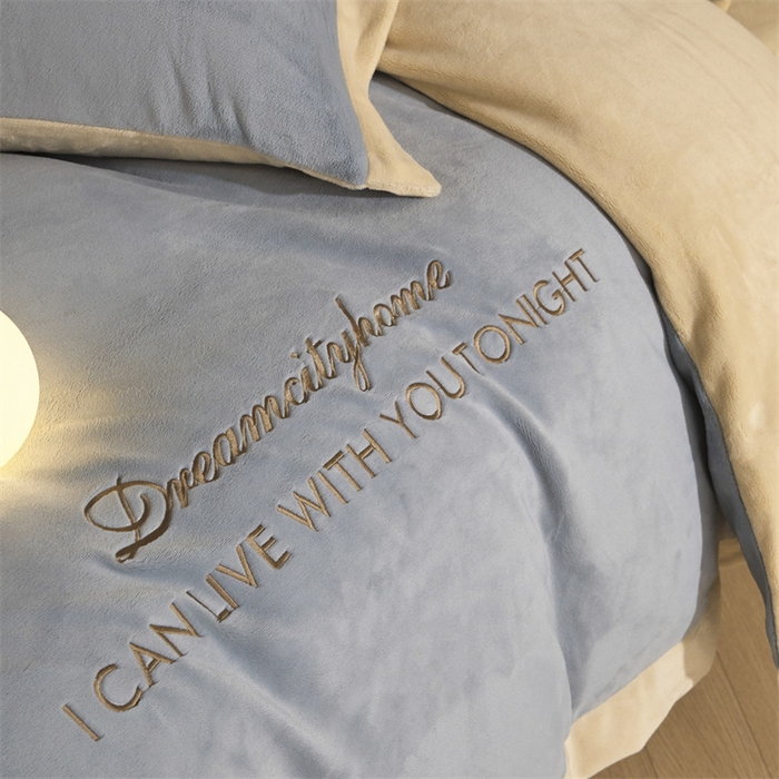 91家纺网 家纺一手货源 找家纺 梦幻之城 2025新款牛奶绒刺绣四件套-安克斯绒A款 安克斯绒-星辰灰+香槟色