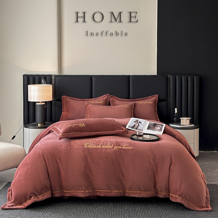 91家纺网 家纺一手货源 找家纺 鸿织源家纺 2025新款230g全消光牛奶绒刺绣四件套 摩卡棕