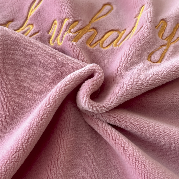 91家纺网 家纺一手货源 找家纺 鸿织源家纺 2025新款230g全消光牛奶绒刺绣四件套 豆沙