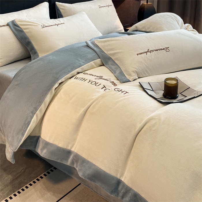 91家纺网 家纺一手货源 找家纺 梦幻之城 2025新款牛奶绒刺绣四件套-安克斯绒B款 安克斯绒-奶芋色+星辰灰