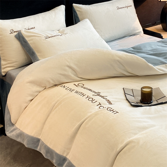 91家纺网 家纺一手货源 找家纺 梦幻之城 2025新款牛奶绒刺绣四件套-安克斯绒B款 安克斯绒-奶芋色+星辰灰