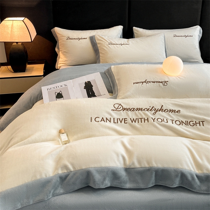 91家纺网 家纺一手货源 找家纺 梦幻之城 2025新款牛奶绒刺绣四件套-安克斯绒B款 安克斯绒-奶芋色+星辰灰