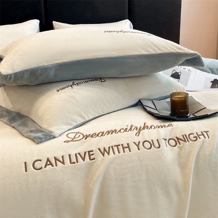 91家纺网 家纺一手货源 找家纺 梦幻之城 2025新款牛奶绒刺绣四件套-安克斯绒B款 安克斯绒-奶芋色+星辰灰