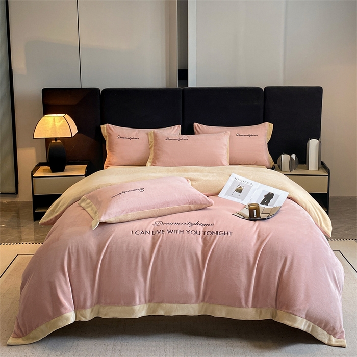 91家纺网 家纺一手货源 找家纺 梦幻之城 2025新款牛奶绒刺绣四件套-安克斯绒B款 安克斯绒-可可粉+香槟色