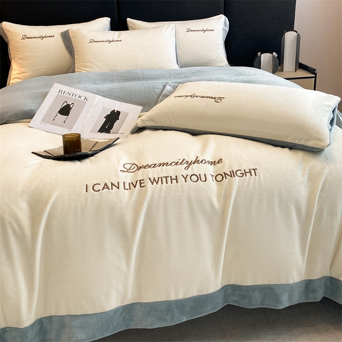 91家纺网 家纺一手货源 找家纺 梦幻之城 2025新款牛奶绒刺绣四件套-安克斯绒B款 安克斯绒-奶芋色+星辰灰