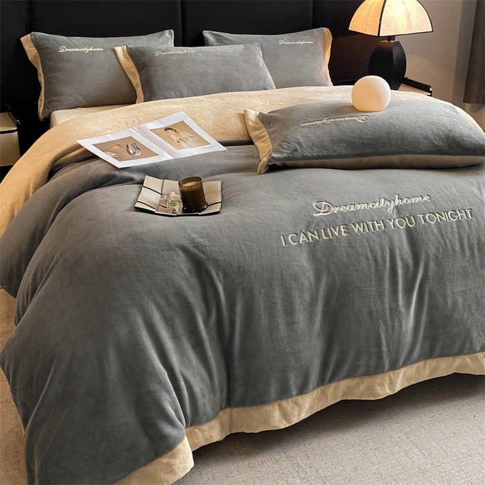 91家纺网 家纺一手货源 找家纺 梦幻之城 2025新款牛奶绒刺绣四件套-安克斯绒B款 安克斯绒-经典灰+香槟色