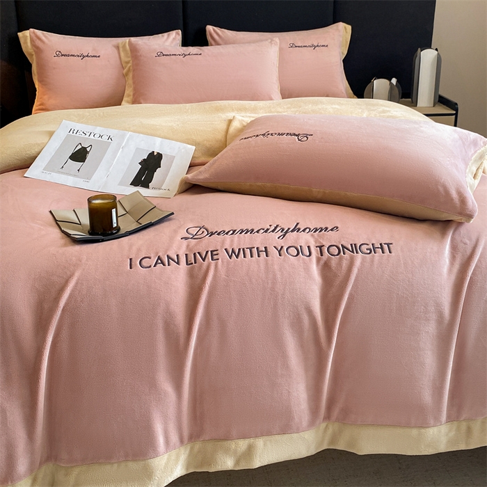 91家纺网 家纺一手货源 找家纺 梦幻之城 2025新款牛奶绒刺绣四件套-安克斯绒B款 安克斯绒-可可粉+香槟色