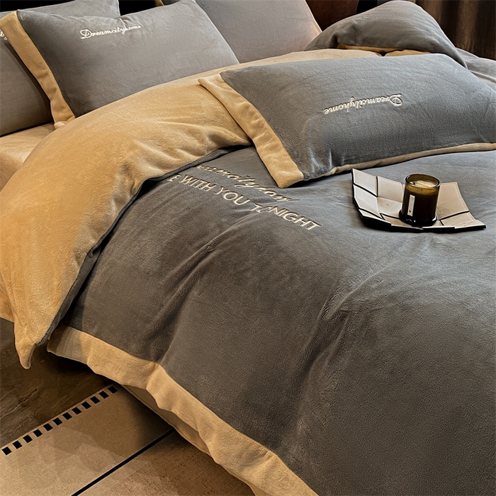 91家纺网 家纺一手货源 找家纺 梦幻之城 2025新款牛奶绒刺绣四件套-安克斯绒B款 安克斯绒-经典灰+香槟色