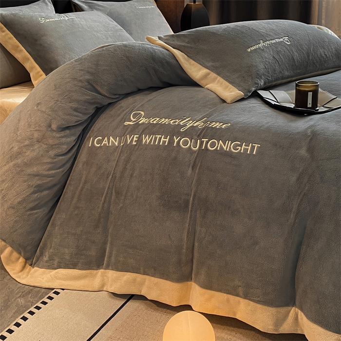 91家纺网 家纺一手货源 找家纺 梦幻之城 2025新款牛奶绒刺绣四件套-安克斯绒B款 安克斯绒-经典灰+香槟色